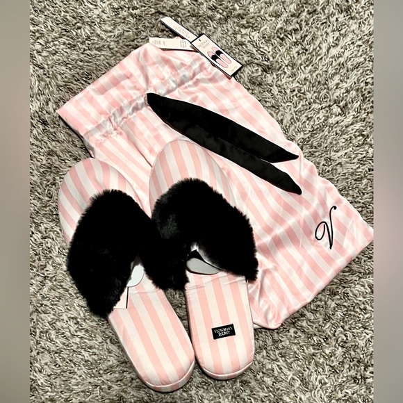COPY - NWT Victorias Secret Slippers with Bag - Picture 1 of 1